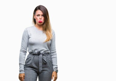 Kızgın ve korkmuş ağlıyor genç güzel işçi iş kadını depresif izole arka plan ve sıkıntı, endişe içinde. Üzgün ifade.