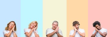 Uyku yorgun hayal ve eller ile birlikte kapalı gözlerle gülümseyerek poz arka plan renk üzerinde beyaz t-shirt giyen genç ve orta yaş grubunun kolaj izole.