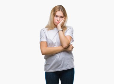 İzole arka plan düşünme seyir üzerinde genç kafkas kadın yorgun ve sıkılmış çapraz silah depresyon sorunları ile.