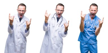 Kolaj üzerinde cerrah üniforma giyen yakışıklı üst düzey ağarmış Doktor adam bir deli ifade rock simge elle yapıyor ile arka plan bağırarak izole. Müzik yıldızı. Ağır kavramı.