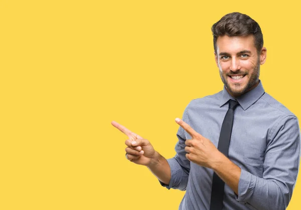 Joven Hombre Negocios Guapo Sobre Fondo Aislado Sonriendo Mirando Cámara — Foto de Stock