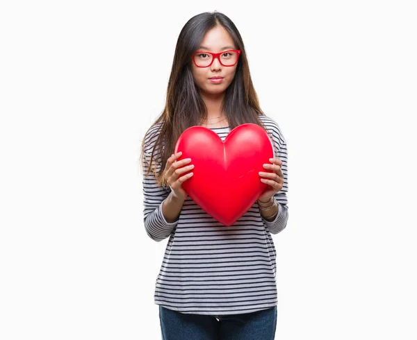 Jovem Mulher Asiática Amor Segurando Ler Coração Sobre Fundo Isolado — Fotografia de Stock