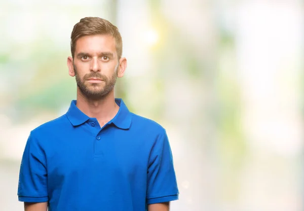 Jonge Knappe Man Geïsoleerde Achtergrond Met Ernstige Uitdrukking Het Gezicht — Stockfoto