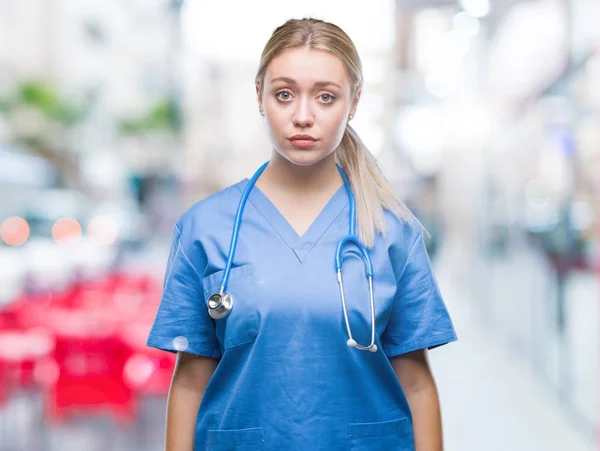 Joven Cirujana Rubia Doctora Sobre Fondo Aislado Deprimida Preocupada Por —  Fotos de Stock