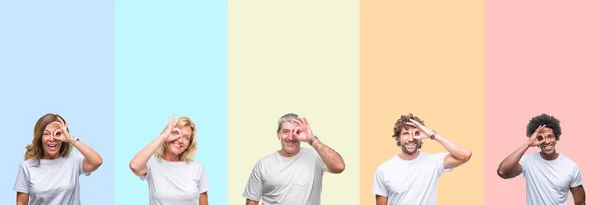 一群年轻和中年的人穿着白色 T恤在颜色隔离的背景做确定的手势与手微笑 眼睛通过手指看着快乐的脸 — 图库照片