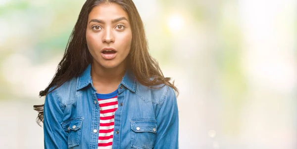 Mujer Árabe Hermosa Joven Sobre Fondo Aislado Miedo Conmocionado Con — Foto de Stock