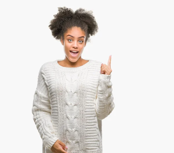 Jonge Afro Amerikaanse Vrouw Dragen Winter Trui Geïsoleerde Achtergrond Vinger — Stockfoto