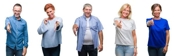 Kolaż Grupy Średnim Wieku Starszych Ludzi Białym Tle Uśmiechnięty Oferuje — Zdjęcie stockowe