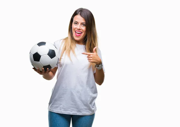 Mladá Krásná Žena Drží Fotbalový Míč Nad Izolované Pozadí Velmi — Stock fotografie