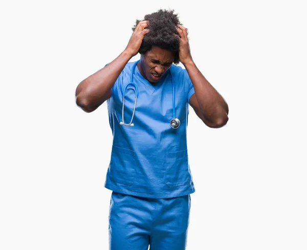 Médico Cirujano Afroamericano Sobre Antecedentes Aislados Que Sufren Dolor Cabeza — Foto de Stock