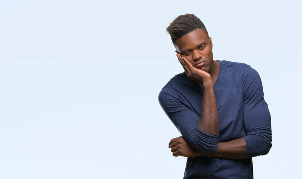 Joven Afroamericano Sobre Fondo Aislado Pensando Que Parece Cansado Aburrido —  Fotos de Stock