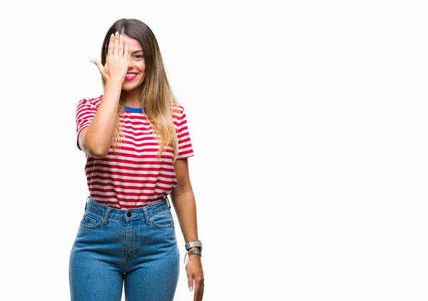 Mujer Hermosa Joven Mirada Casual Sobre Fondo Aislado Que Cubre — Foto de Stock