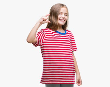 İzole arka plan gülümseyen ve süre seyir ve kamera boyutu işaret parmaklarıyla yapıyor el ile kendinden emin eller genç güzel kız. Ölçü kavramı.