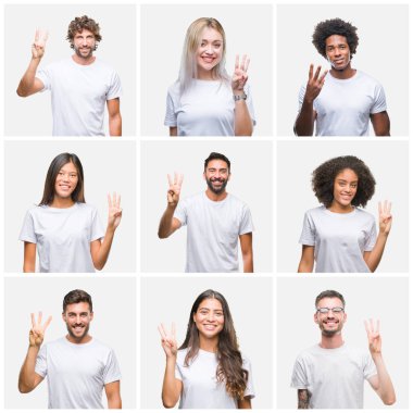 Kolaj Grup gösterilen ve parmakları ile işaret izole arka plan üzerinde rahat beyaz t-shirt giyen insan kendinden emin ve mutlu gülümseyerek iken üçüncü.