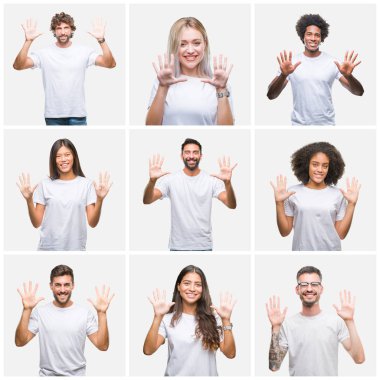 Kolaj Grup gösterilen ve parmakları ile işaret izole arka plan üzerinde rahat beyaz t-shirt giyen insan kendinden emin ve mutlu gülümseyerek süre on numara.