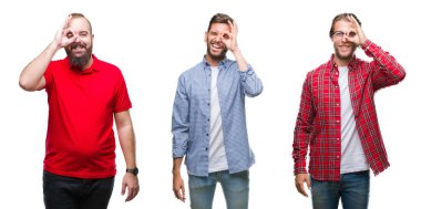 Grup genç gülümseyen, parmakları ile mutlu yüz üzerinden seyir göz el ile ok jest yapıyor izole arka plan üzerine kolaj.