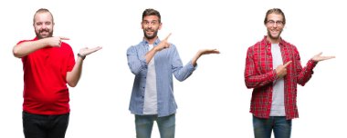 Kolaj bir grup genç adam üzerinden hayran ve el ile sunulması ve parmak ile işaret ederken kameraya gülümseyen izole arka plan.