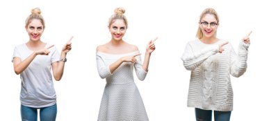 Genç güzel sarışın kadın gülümseyerek ve iki elleri ve parmakları ile tarafına işaret kamera bakıyor beyaz izole arka plan üzerine kolaj.