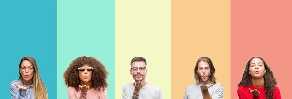 Коллаж Группы Молодых Людей Красочный Винтажный Изолированный Фон Глядя Камеру — стоковое фото
