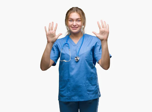 Joven Doctora Caucásica Vistiendo Uniforme Cirujano Sobre Fondo Aislado Mostrando — Foto de Stock