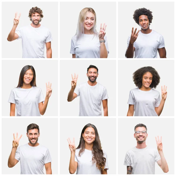 Kolaj Grup gösterilen ve parmakları ile işaret izole arka plan üzerinde rahat beyaz t-shirt giyen insan kendinden emin ve mutlu gülümseyerek iken üçüncü.