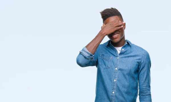 Fiatal Afroamerikai Férfi Elszigetelt Háttér Mosolyogva Nevetve Kezét Arcát Szemét — Stock Fotó