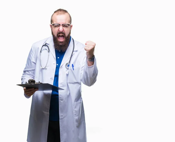 Young Doctor Man Holding Clipboard Isolated Background Annoyed Frustrated Shouting — Stock Photo, Image