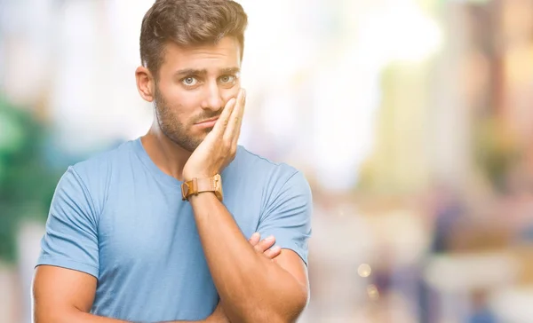 Stilig Ung Över Isolerade Bakgrund Tänkande Ser Trött Och Uttråkad — Stockfoto