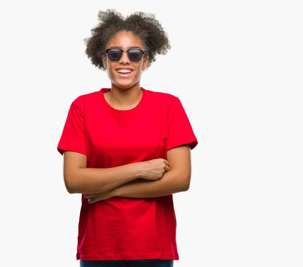 Młodych Afro American Kobieta Nosi Okulary Białym Tle Szczęśliwy Twarz — Zdjęcie stockowe