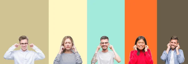小组的年轻人的拼贴在五颜六色的被隔绝的背景覆盖耳朵与手指与愤怒的表示为大声的音乐的噪声 聋哑人的概念 — 图库照片