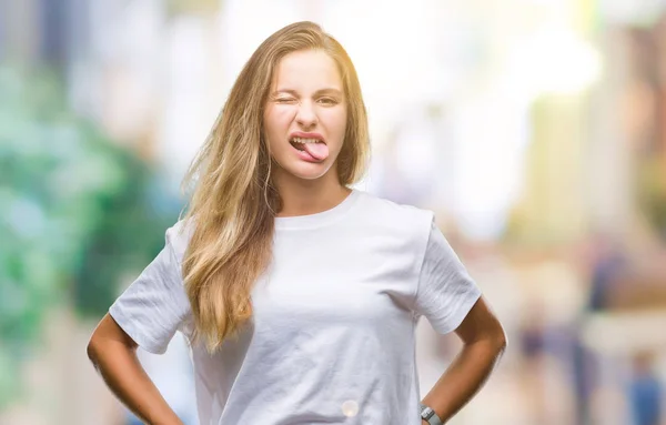 Genç Güzel Sarışın Kadın Dilini Izole Arka Plan Üzerinde Rahat — Stok fotoğraf