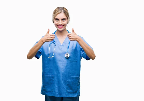 Νέοι Όμορφη Ξανθιά Γιατρός Χειρουργός Νοσοκόμα Γυναίκα Πάνω Από Απομονωμένες — Φωτογραφία Αρχείου