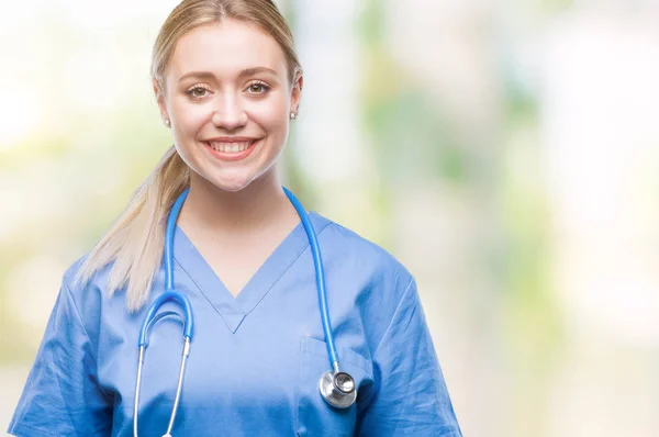 Ung Blond Kirurg Läkare Kvinna Över Isolerade Bakgrund Med Glad — Stockfoto