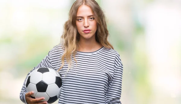 Hermosa Mujer Rubia Joven Sosteniendo Pelota Fútbol Sobre Fondo Aislado —  Fotos de Stock