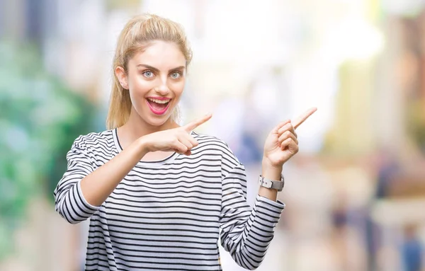 Giovane Bella Donna Bionda Che Indossa Maglione Righe Sfondo Isolato — Foto Stock