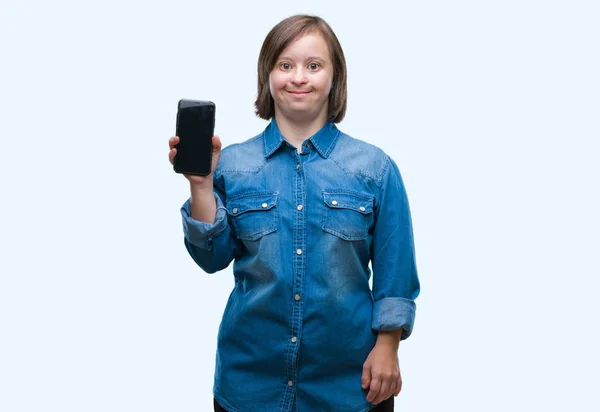 Młoda Kobieta Dorosłych Zespołem Downa Pokazując Ekran Smartphone Białym Tle — Zdjęcie stockowe