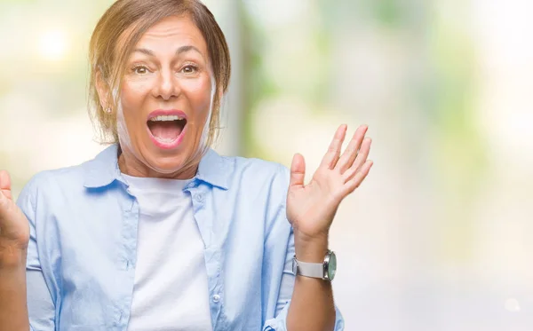 Mujer Hispana Mayor Mediana Edad Sobre Fondo Aislado Celebrando Locos —  Fotos de Stock