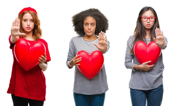 Colagem Mulheres Jovens Segurando Coração Vermelho Sobre Fundo Isolado Com — Fotografia de Stock