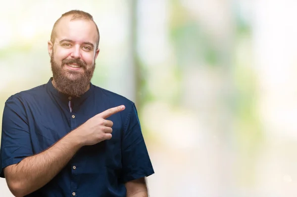 Jovem Caucasiano Hipster Homem Sobre Fundo Isolado Alegre Com Sorriso — Fotografia de Stock