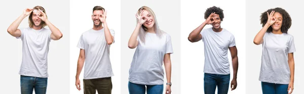 幸せそうな顔で指を通して見る目の手で のジェスチャーを行う分離の背景に白い シャツを着た若者のグループのコラージュ — ストック写真