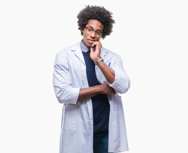 Vědec Muž Nad Izolované Pozadí Myšlení Pohledu Afro Americký Lékař — Stock fotografie