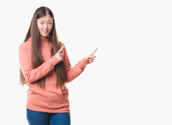 Genç Çinli Kadın Gülümseyerek Kamera Iki Elleri Parmakları Ile Tarafına — Stok fotoğraf