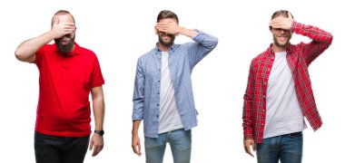 Kolaj bir grup genç gülümseyen ve gözler için sürpriz kapsayan yüz el ile gülüyor izole arka plan üzerinde. Kör kavramı.