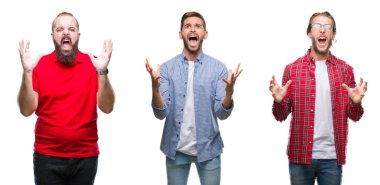 Kolaj bir grup izole arka plan çılgın ve kızgın bağırarak ve agresif ifade ve silah kaldırdı bağırmaya genç adam. Hayal kırıklığı kavramı.