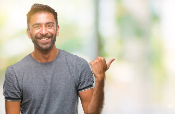 Homem Hispânico Adulto Sobre Fundo Isolado Sorrindo Com Rosto Feliz — Fotografia de Stock