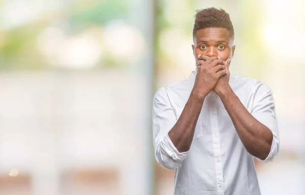 Jonge Afro Amerikaanse Man Geïsoleerde Achtergrond Geschokt Mond Met Handen — Stockfoto