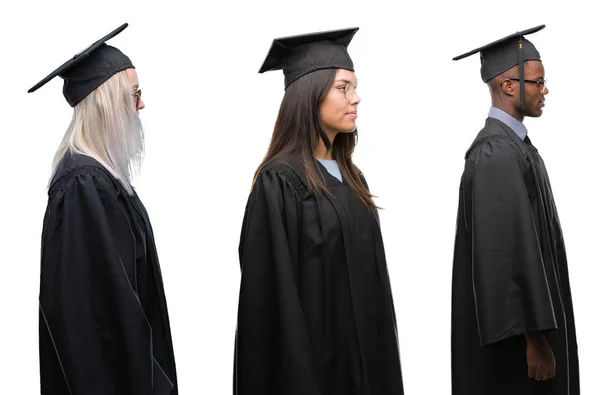 若い学生のグループのコラージュ側を分離の背景の上身に着けている大学卒業制服を人々 自信を持って笑顔で自然の顔を持つプロファイル ポーズをリラックス — ストック写真