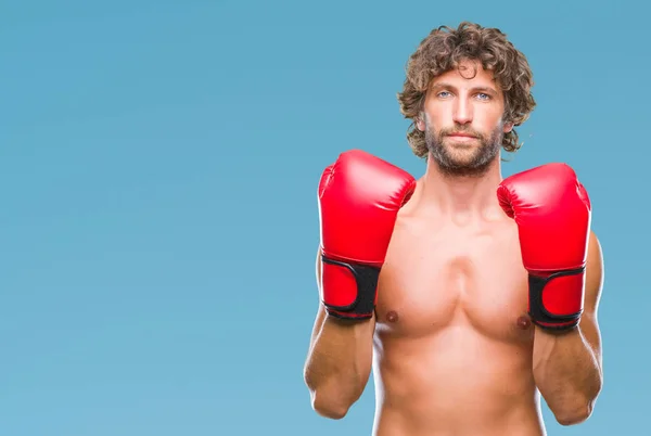 Schöner Hispanischer Boxer Mit Boxhandschuhen Vor Isoliertem Hintergrund Und Ernstem — Stockfoto