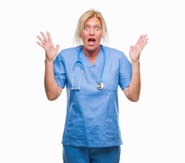 Enfermeira Loira Meia Idade Médico Cirurgião Mulher Sobre Fundo Isolado — Fotografia de Stock