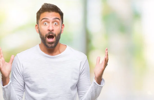 Uomo Ispanico Adulto Sfondo Isolato Che Celebra Pazzo Stupito Successo — Foto Stock